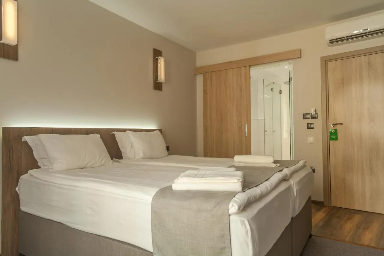 Hugo Hotel Varna 3*,