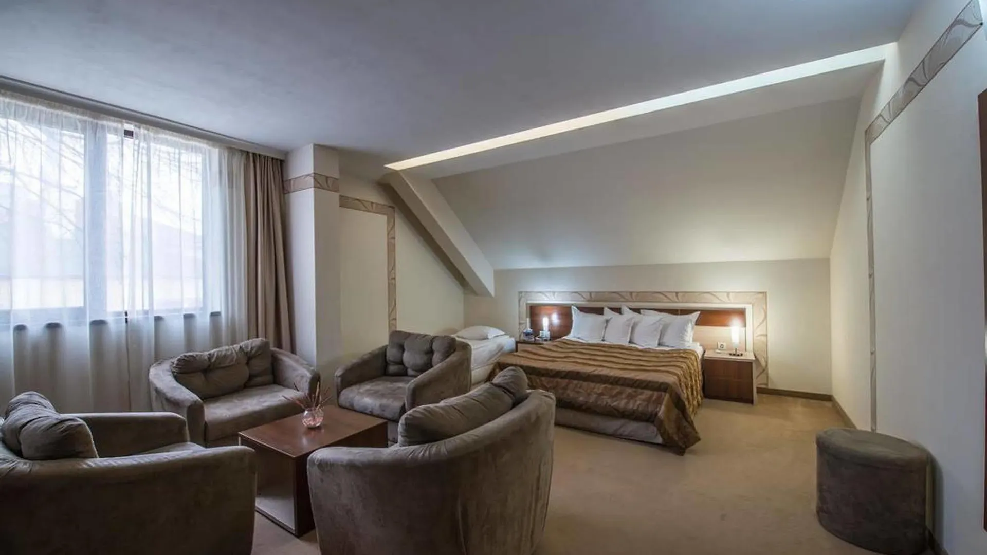 Hugo Hotel 바르나 3*,