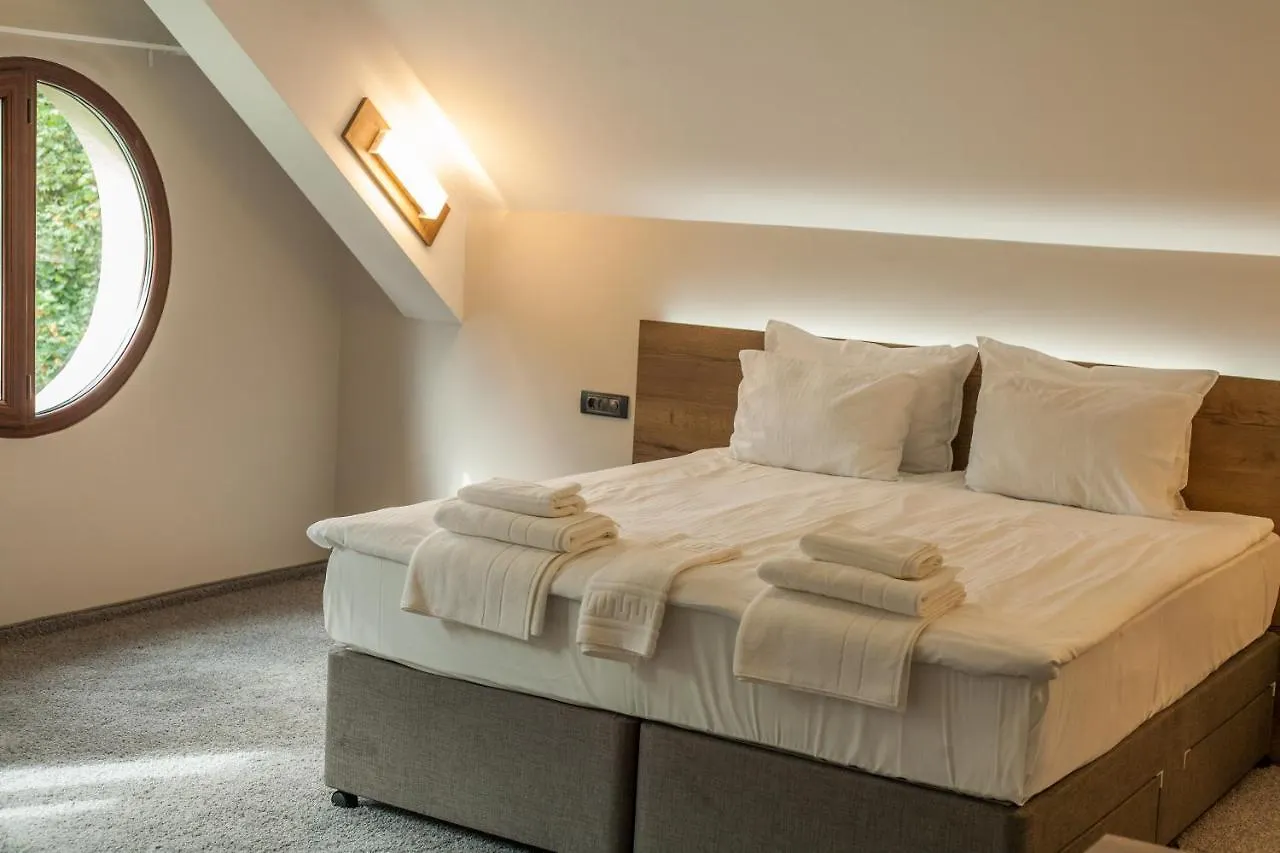 Hugo Hotel 바르나 3*,